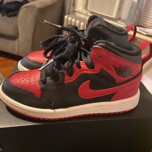 Kids sneakers size 11c